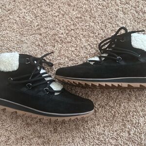 Womens Sorel Harlow boots size 10.5 Black and White Winter Boots